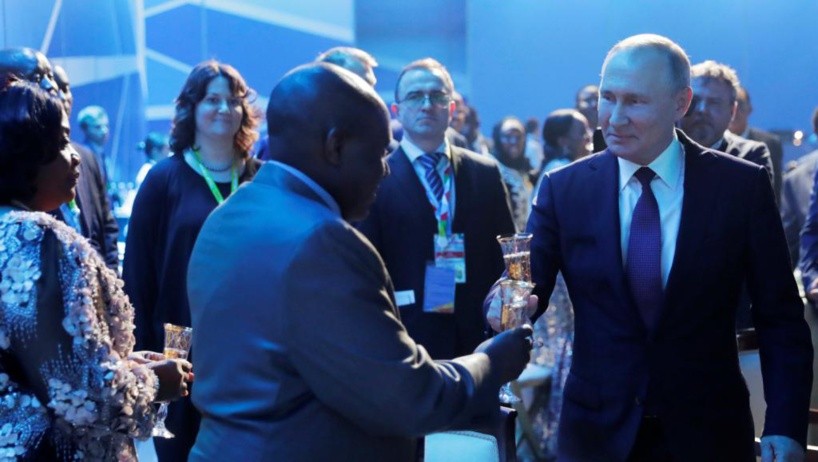 Vladimir Poutine Se Cherche De Nouveaux Alli S Au Sommet Russie Afrique