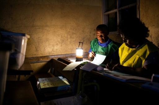 Elections au Mozambique: dépouillement sous tension, craintes de fraude