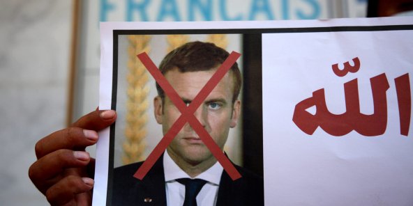 Les manifestations et appels au boycott continuent dans de nombreux pays suite aux propos de Macron