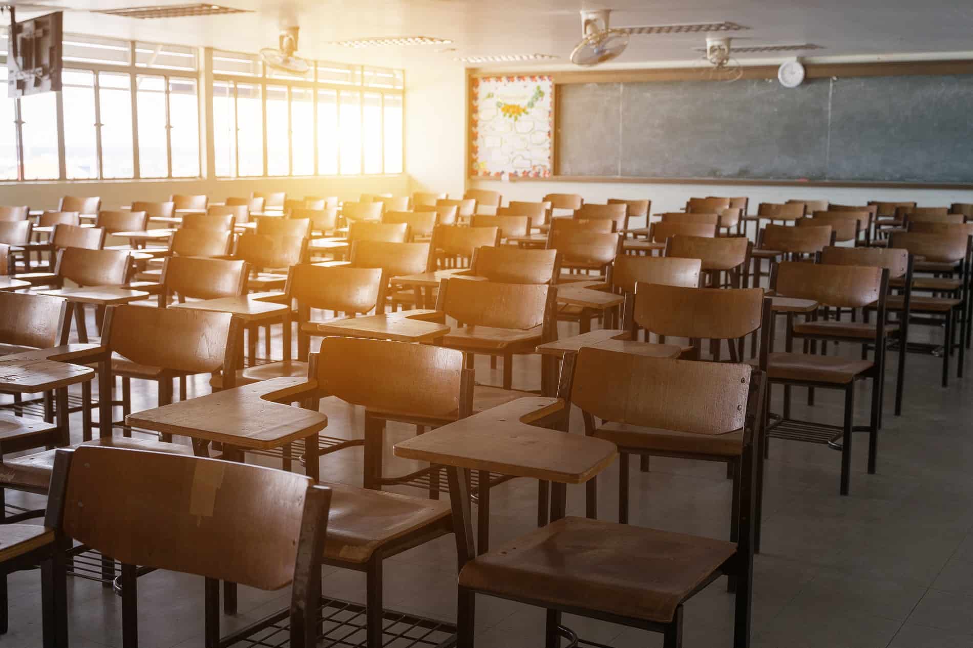 Année scolaire 2020 - 2021 : Les vacances de Noël et de Pâques supprimées 1 Année scolaire 2020 – 2021 : Les vacances de Noël et de Pâques supprimées