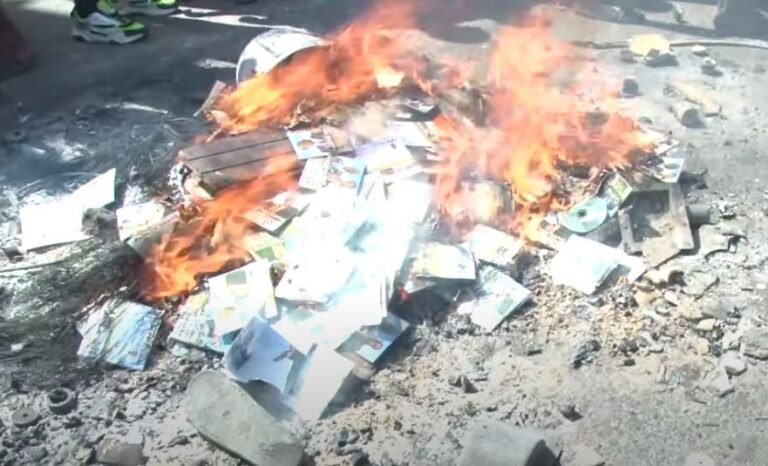 UCAD : Les étudiants brûlent l’album de Mame Goor Jazaka