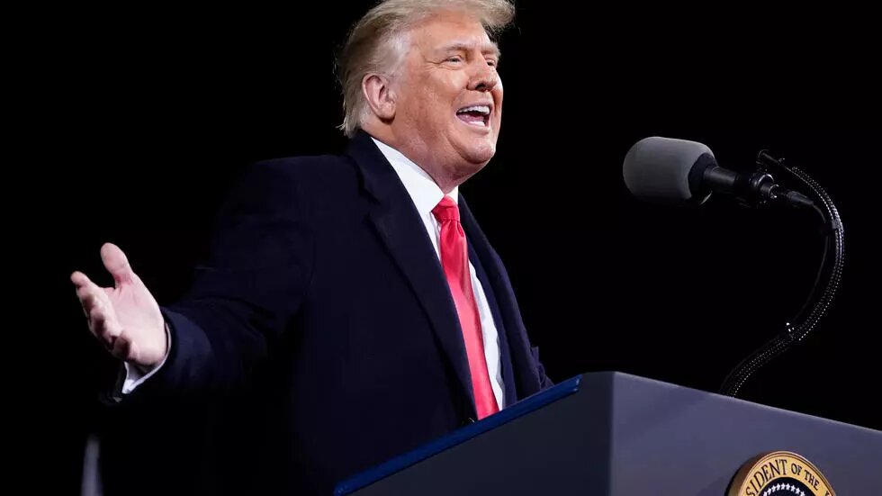 Etats-Unis: devant ses partisans, Trump s’accroche encore à une victoire à la présidentielle
