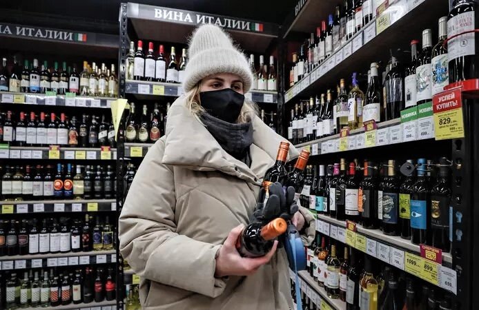 Les Russes priés d’éviter l’alcool pendant deux mois pour garantir l’efficacité du vaccin 1 Les Russes priés d’éviter l’alcool pendant deux mois pour garantir l’efficacité du vaccin