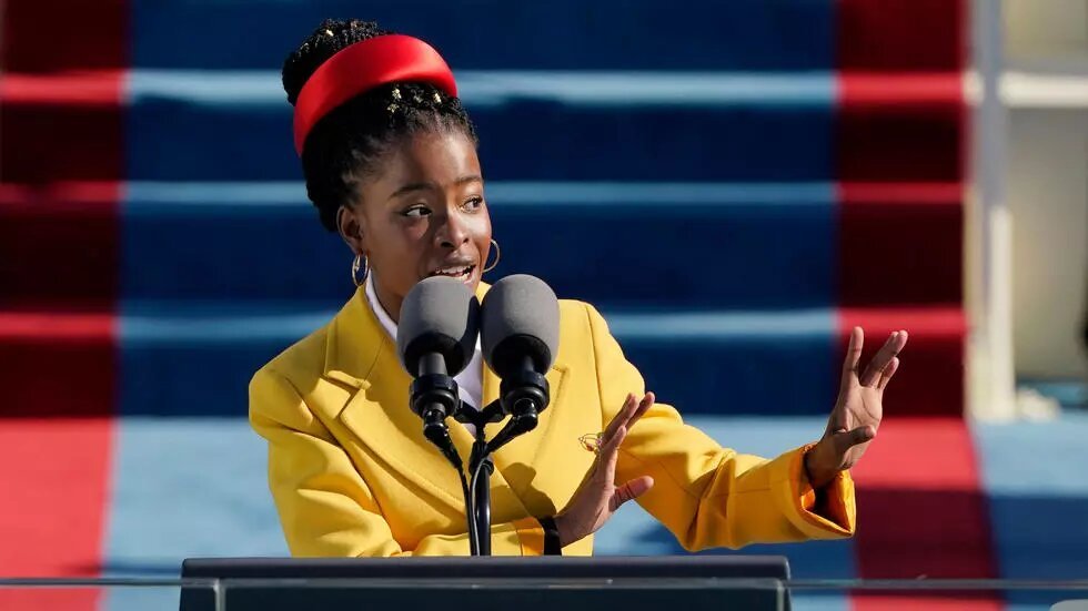 La jeune poétesse afro-américaine vole la vedette à Joe Biden 1 La jeune poétesse afro-américaine vole la vedette à Joe Biden
