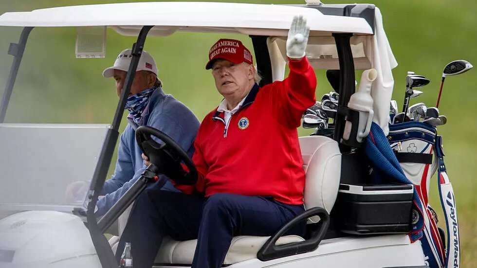 Golf, politique, médias, procès : quelle nouvelle vie pour le néo-retraité Donald Trump ? 1 Golf, politique, médias, procès : quelle nouvelle vie pour le néo-retraité Donald Trump ?