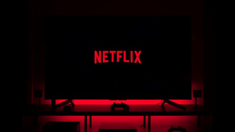 🎭 Netflix veut faire payer les 100 millions de foyers qui profitent du partage de comptes sans abonnement