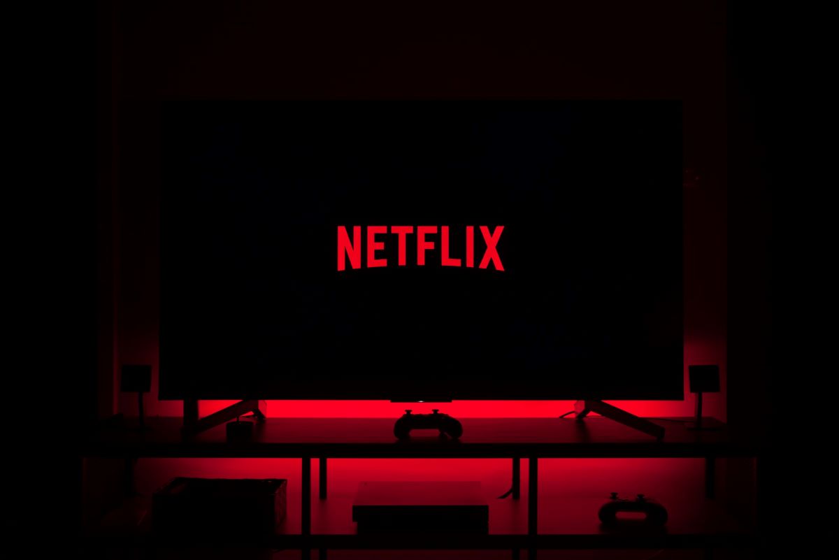 🎭 Netflix veut faire payer les 100 millions de foyers qui profitent du partage de comptes sans abonnement