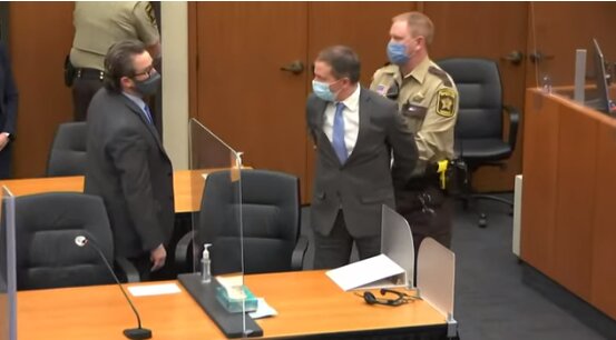 QUELLE PEINE RISQUE DEREK CHAUVIN, LE POLICIER RECONNU COUPABLE DU MEURTRE DE GEORGE FLOYD?