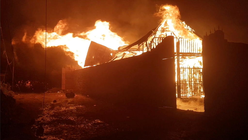 🇸🇳 Touba : Encore un nouvel incendie d’une rare violence frappe le marché Ocass 1 🇸🇳 Touba : Encore un nouvel incendie d’une rare violence frappe le marché Ocass