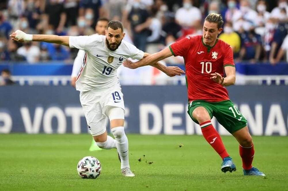 ⚽️ Pourquoi Karim Benzema joue-t-il en permanence avec un bandage à la main ? 5 06909cbfe3e4381720514d9140498f9a 17750143