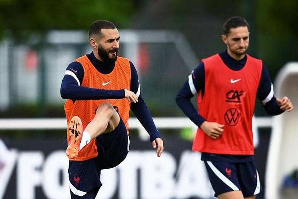 ⚽️ Pourquoi Karim Benzema joue-t-il en permanence avec un bandage à la main ? 4 a675c3e7911ad5562add7c23e4f5af0b 17750144