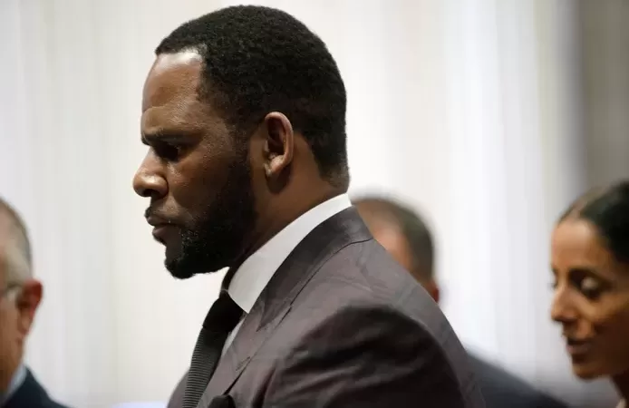 Le chanteur R. Kelly décrit comme un « prédateur » sexuel au premier jour de son procès