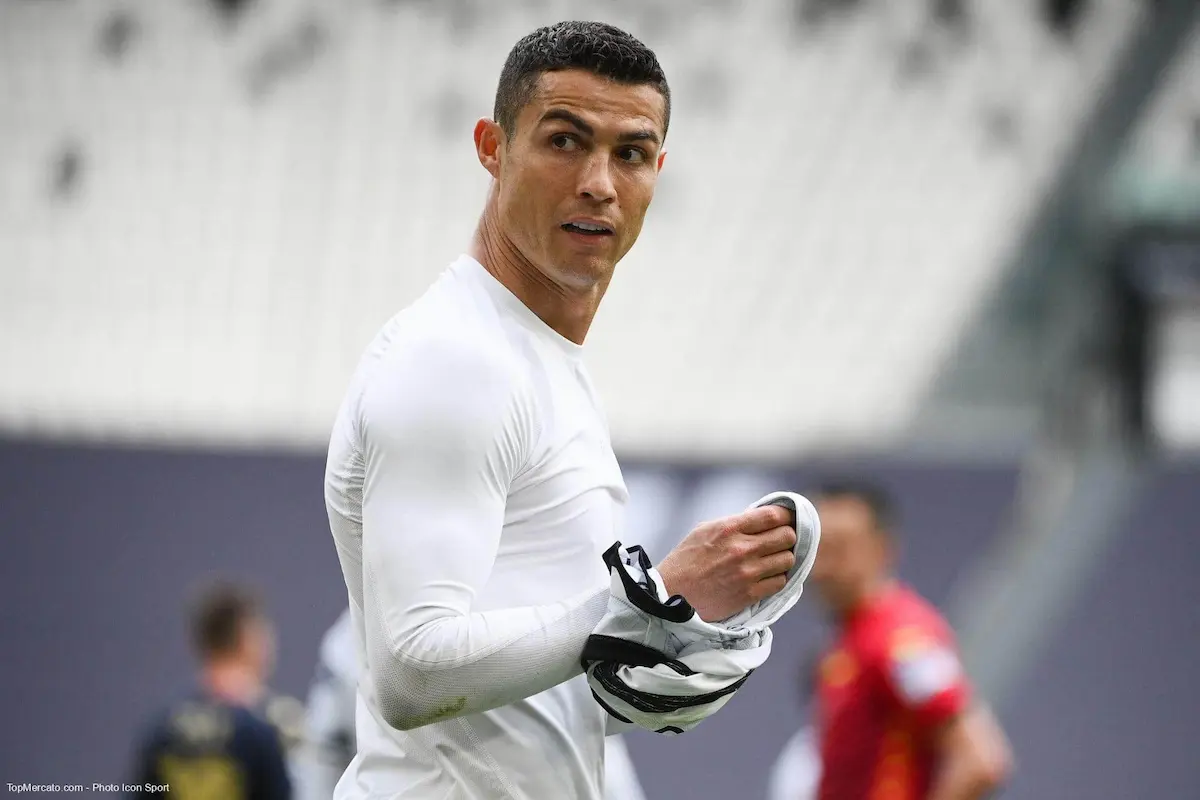 Cristiano RONALDO ouvre un nouveau centre esthétique spécialisé dans la greffe de cheveux 2 Cristiano Ronaldo Juventus Turin
