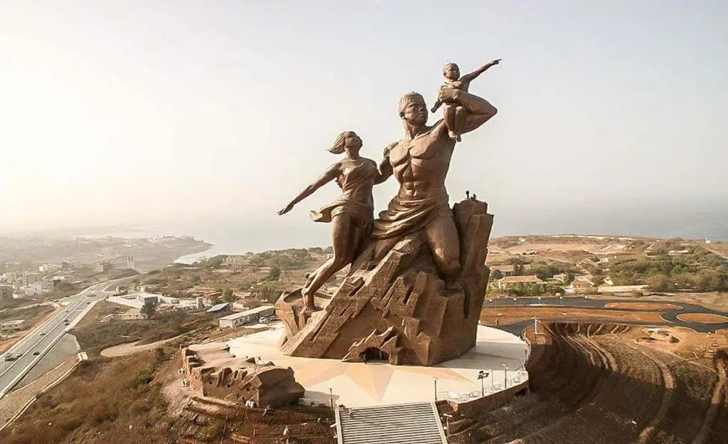 🇸🇳 Un nouveau-né retrouvé dans un bac à ordures au Monument de la Renaissance 1 🇸🇳 Un nouveau-né retrouvé dans un bac à ordures au Monument de la Renaissance
