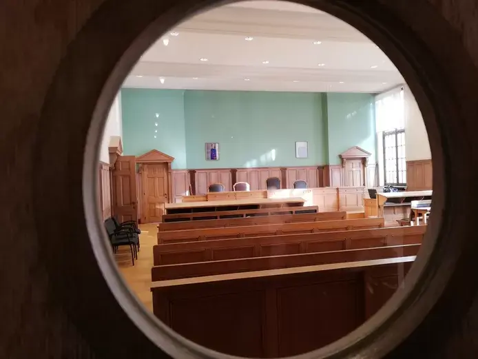 🇧🇪 Un homme devant le tribunal après avoir discuté de sujets à caractère sexuel avec 200 filles mineures 2 image 2021 12 08T180229.441