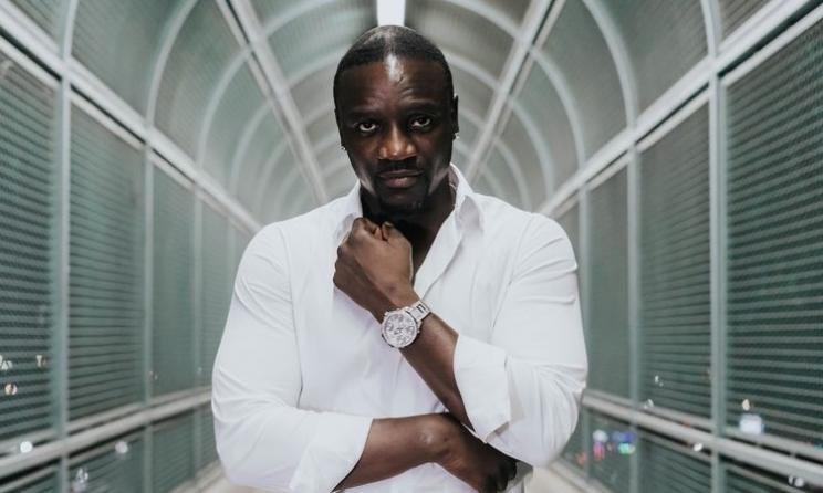 🎵 L’artiste Akon annonce son retour sur la scène