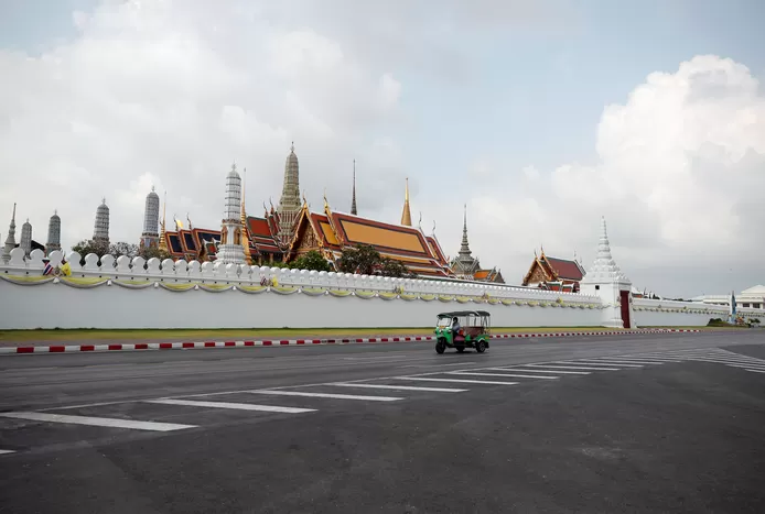 💰 Des palais plus grands que Monaco, 39 avions et une couronne en or de 7,3 kilos: l'immense richesse du roi de Thaïlande 6 tC3A9lC3A9chargement28529282129