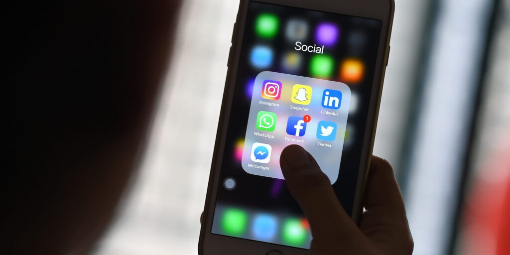 👥️ Réseaux sociaux : un bug mondial provoque une panne temporaire des plateformes de Meta 1 Haine en ligne terrorisme les reseaux sociaux en font ils assez