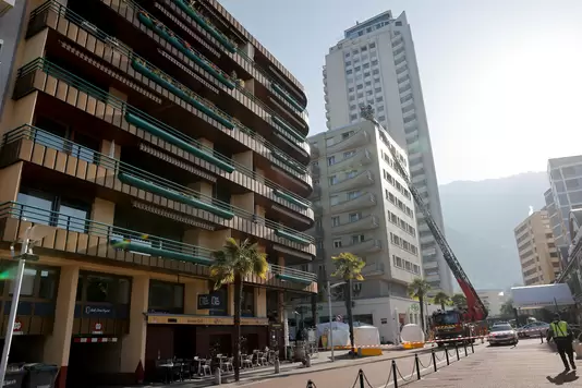 🇫🇷 Quatre membres d’une même famille retrouvés morts au pied de leur immeuble, un cinquième dans un état grave 5 telechargement 44