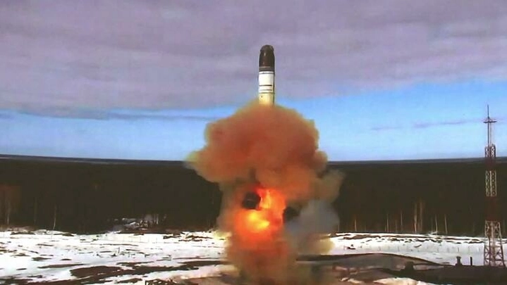 🇷🇺 La Russie lance avec succès son redoutable missile “Sarmat”: une arme “sans équivalent”