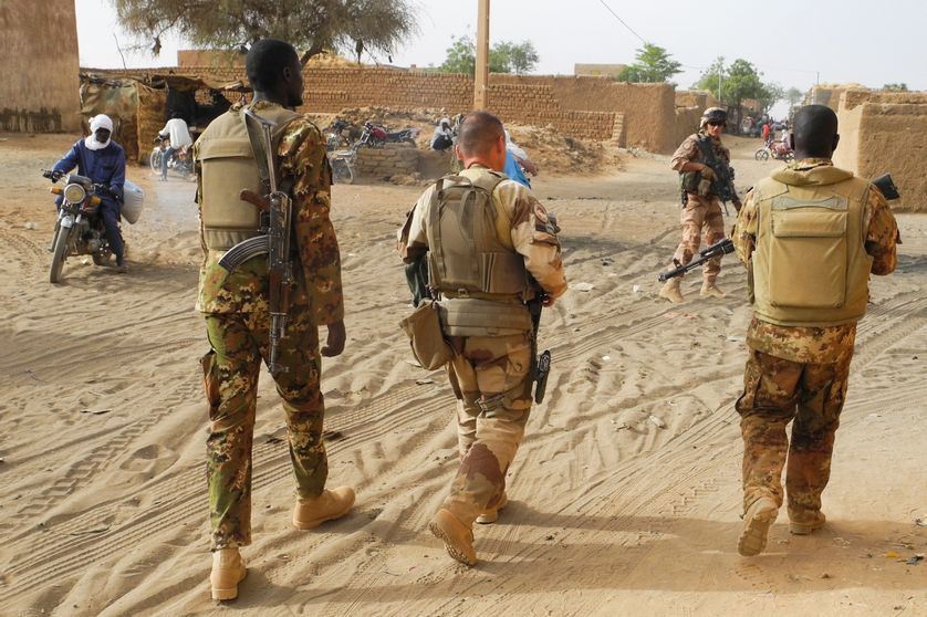 🇲🇱 Mali : des mercenaires de Wagner à Gossi ont été filmés en train d’enterrer des corps