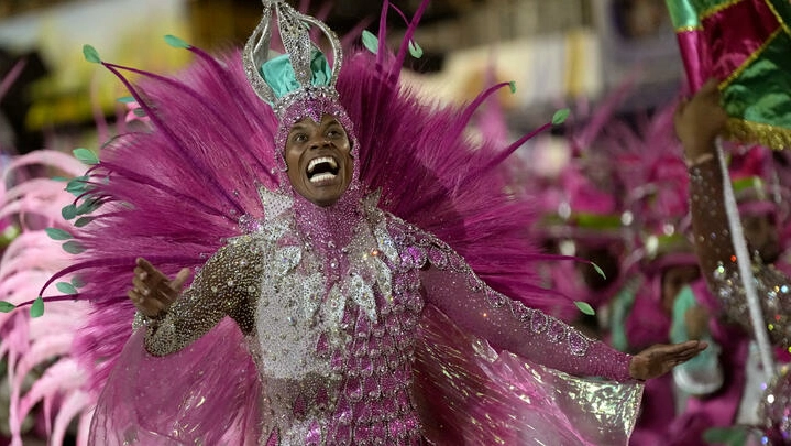 🇧🇷 Brésil: les écoles de samba retrouvent le carnaval après deux ans de pause forcée