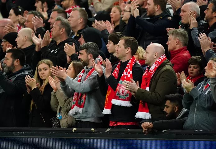 ⚽ Le magnifique hommage des supporters de Liverpool à Cristiano Ronaldo, endeuillé par la mort de son fils 2 tC3A9lC3A9chargement281292830298123998051031454817.