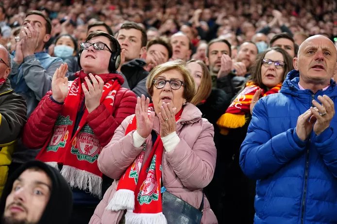 ⚽ Le magnifique hommage des supporters de Liverpool à Cristiano Ronaldo, endeuillé par la mort de son fils 3 tC3A9lC3A9chargement281292831295351387765333379096.