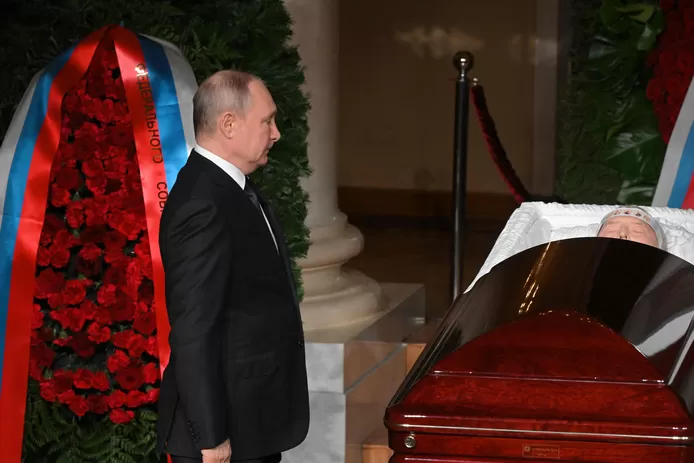 🇷🇺 Poutine apparaît aux funérailles d’un homme politique d’extrême droite