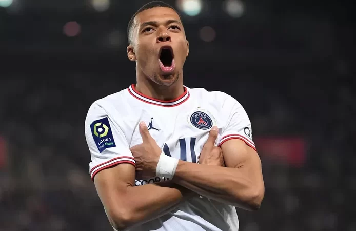 ⚽️ Kylian Mbappé reste au PSG