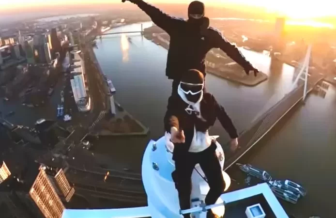 🇧🇪 Renversant: des Instagrameurs belges escaladent illégalement le mât de la plus haute tour du Benelux