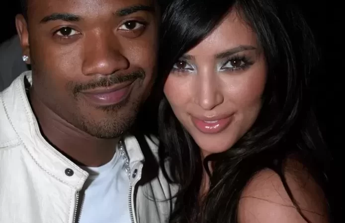 🇺🇸 L’ex de Kim Kardashian sort du silence 14 ans après la fuite de leur sex tape: “J’avais un accord avec elle et sa mère”