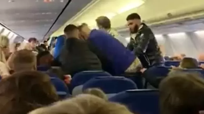 🇳🇱 (Vidéo) Une bagarre éclate en plein vol à destination d’Amsterdam