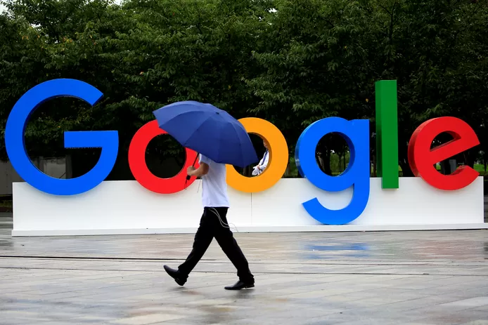 🔍 Une erreur de la nouvelle IA “Bard” fait plonger l’action de Google 1 🔍 Une erreur de la nouvelle IA “Bard” fait plonger l’action de Google