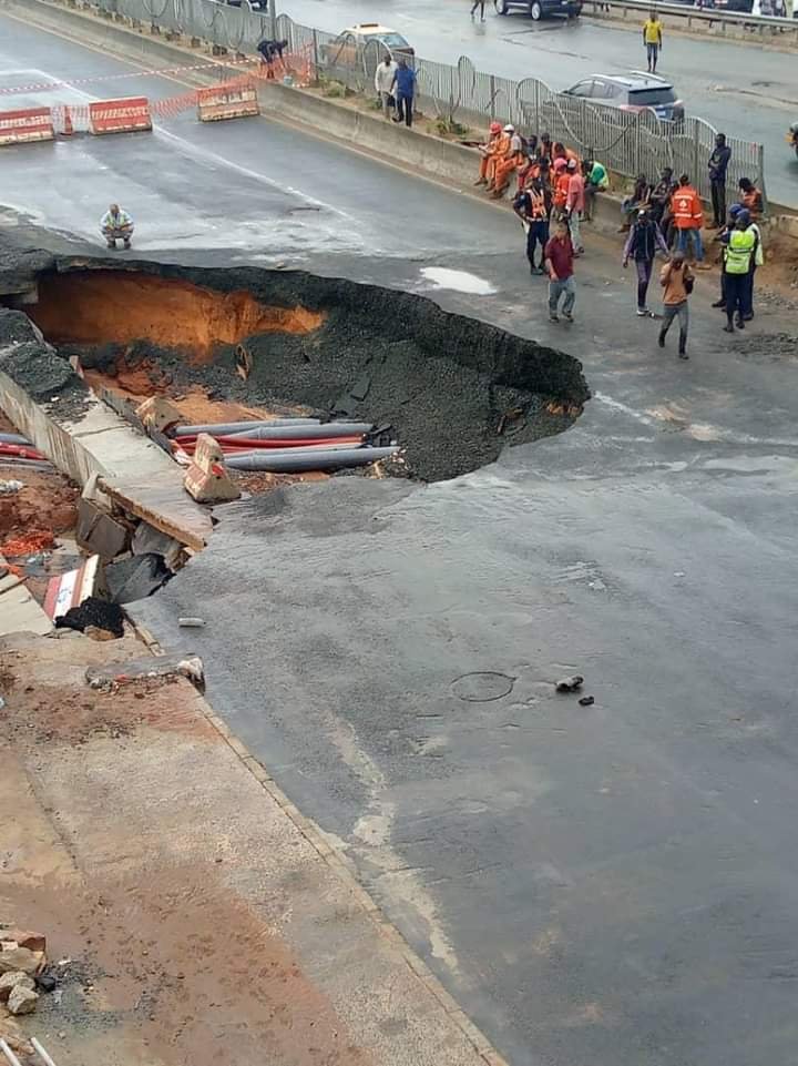 🇸🇳 La situation après l'affaissement d'une voie sous le pont de l'émergence 2 66178294 470679778583560091482361582