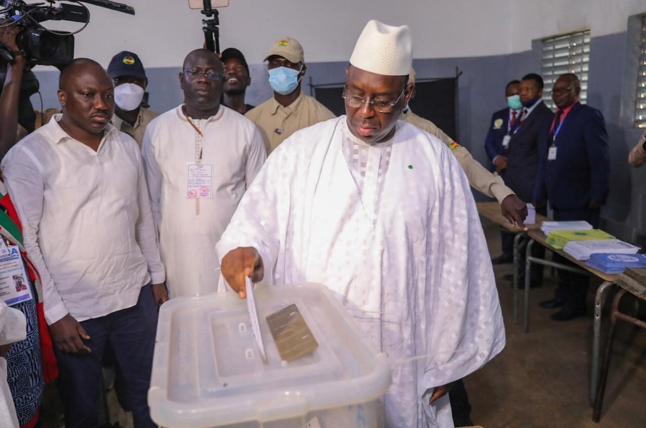 🇸🇳 Macky Sall gagne dans son bureau de vote à Fatick 1 🇸🇳 Macky Sall gagne dans son bureau de vote à Fatick