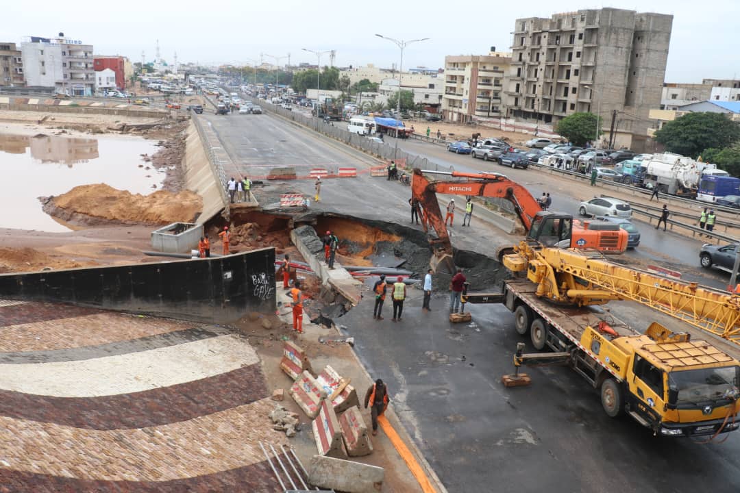 🇸🇳 La situation après l'affaissement d'une voie sous le pont de l'émergence 1 🇸🇳 La situation après l’affaissement d’une voie sous le pont de l’émergence