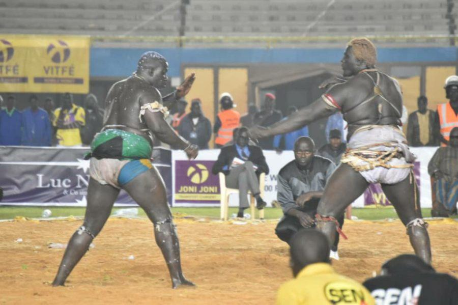 🇸🇳 Lutte Sénégalaise : Balla Gaye 2 bat Gris Bordeaux 1 🇸🇳 Lutte Sénégalaise : Balla Gaye 2 bat Gris Bordeaux