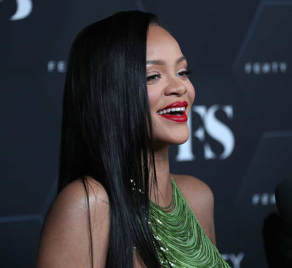 🇺🇸 Rihanna de retour sur scène pour la mi-temps du Super Bowl 1 🇺🇸 Rihanna de retour sur scène pour la mi-temps du Super Bowl