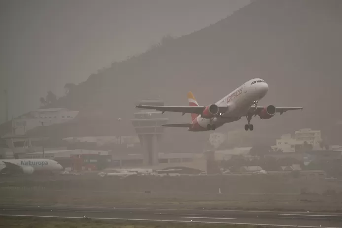 ⛈ Pluies diluviennes aux Canaries: plus de 600 vols annulés 1 ⛈ Pluies diluviennes aux Canaries: plus de 600 vols annulés