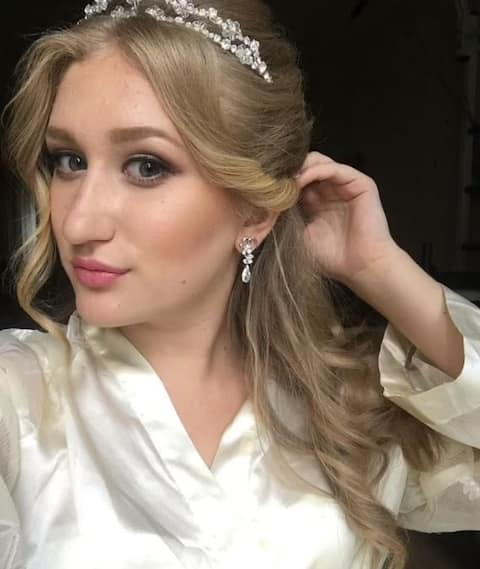 🇬🇧 La «voleuse de mari» ukrainienne arrêtée par la police; fin de son idylle avec le Britannique 2 image 414