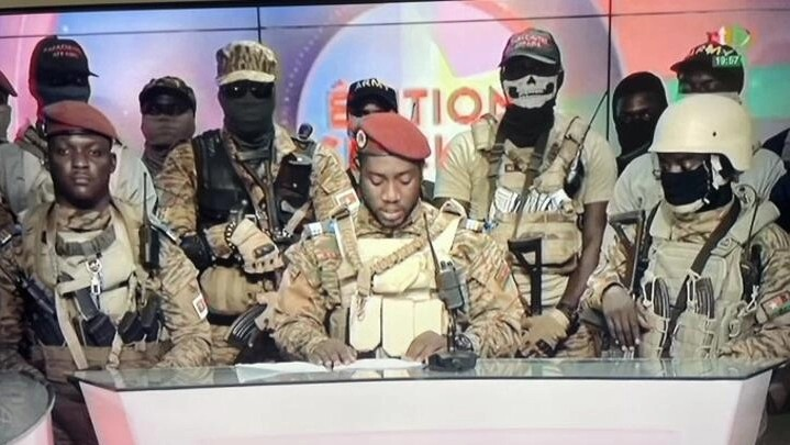 🇧🇫 Burkina Faso: des militaires annoncent la dissolution du gouvernement et la fermeture des frontières