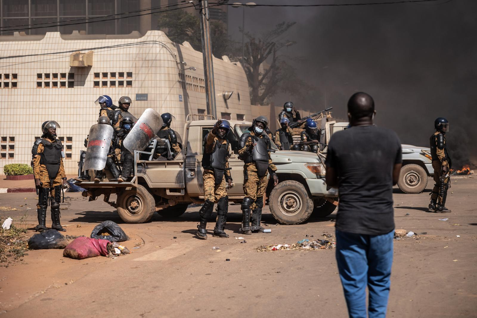 🇧🇫 Le Burkina endeuillé par une attaque qui a fait 35 morts au moins 1 🇧🇫 Le Burkina endeuillé par une attaque qui a fait 35 morts au moins