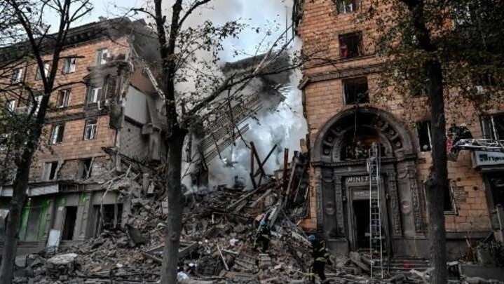 🇺🇦 Guerre en Ukraine: au moins 17 civils tués après un bombardement intensif à Zaporijjia 1 🇺🇦 Guerre en Ukraine: au moins 17 civils tués après un bombardement intensif à Zaporijjia