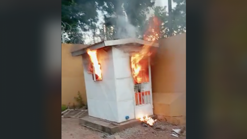 🇧🇫 L’Ambassade de France au Burkina Brûlé par des manifestants