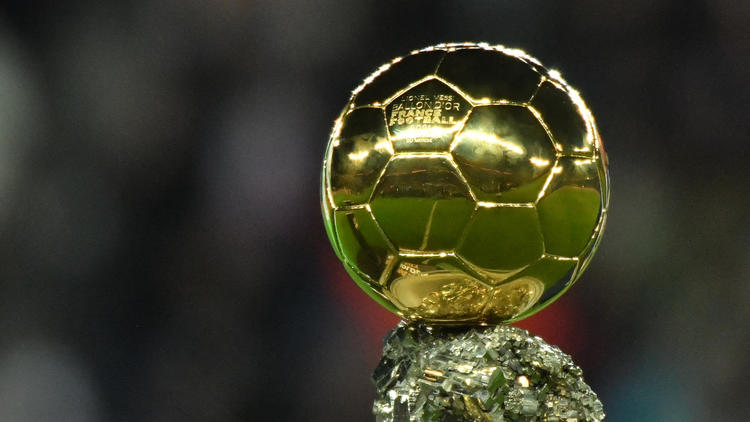 ️⚽️ Ballon d'Or 2022 : qui va remettre le prestigieux trophée ? 1 ️⚽️ Ballon d’Or 2022 : qui va remettre le prestigieux trophée ?