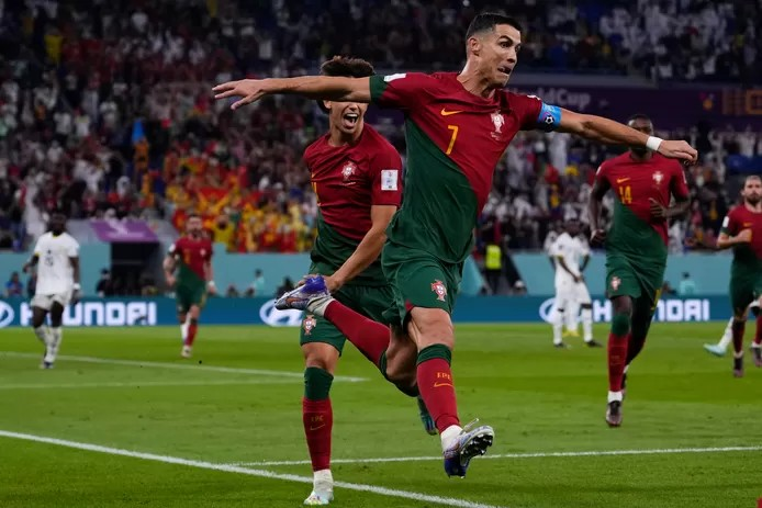 ⚽️ Cristiano Ronaldo devient le premier joueur à marquer lors de cinq éditions de la Coupe du monde 1 ⚽️ Cristiano Ronaldo devient le premier joueur à marquer lors de cinq éditions de la Coupe du monde