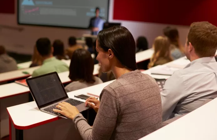 🇫🇷 Un professeur d’université découvre que la moitié de ses étudiants ont triché avec ChatGPT