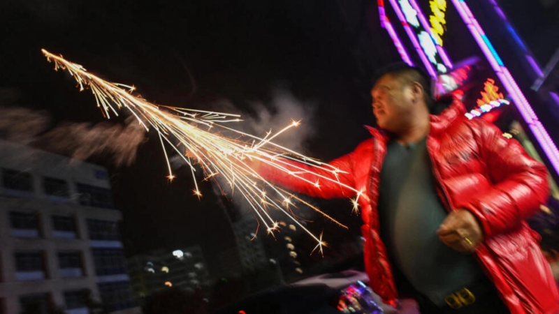 🇨🇳 Chine: des feux d’artifices «rebelles» pendant la nuit du Nouvel An