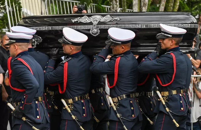🇧🇷 Le “Roi” Pelé repose dans sa dernière demeure